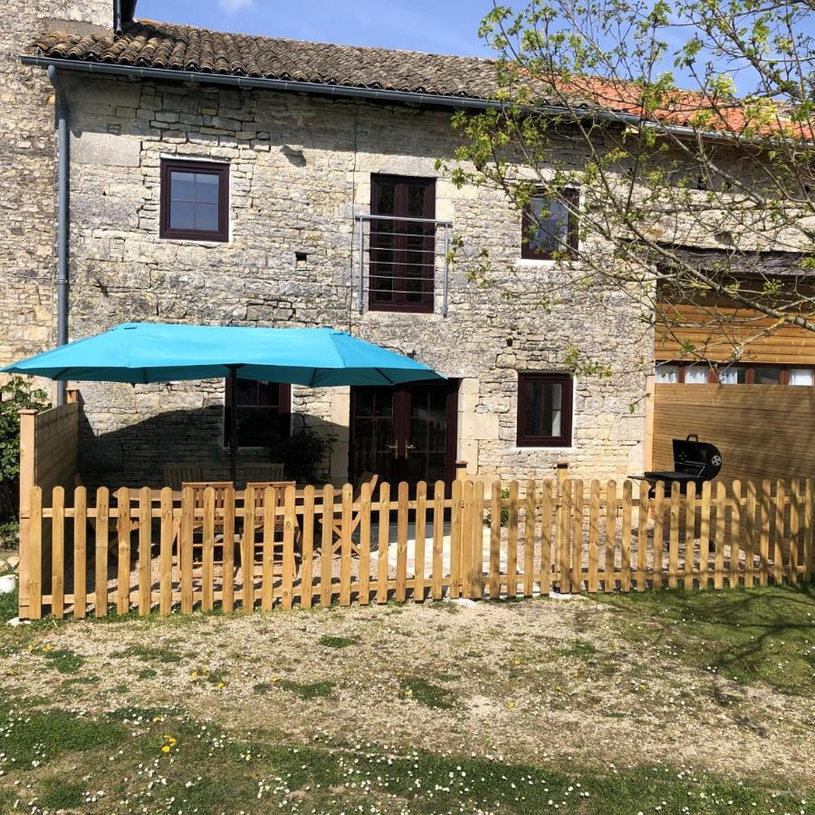 Blacksmiths Cottage In Blanzay - 3 Beds Extérieur photo
